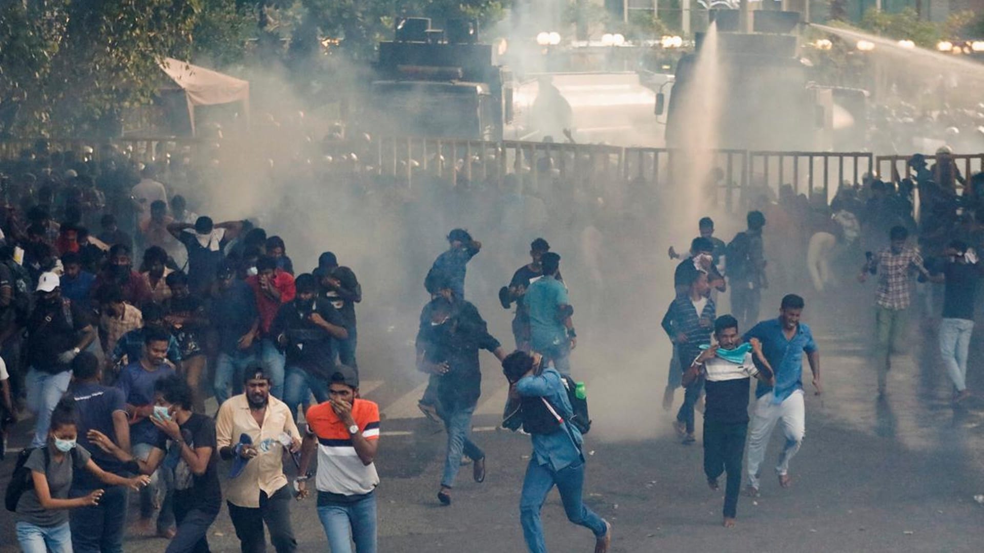 sri lanka economic crisis president gotabaya rajapaksa house surrounded by protestors see photos