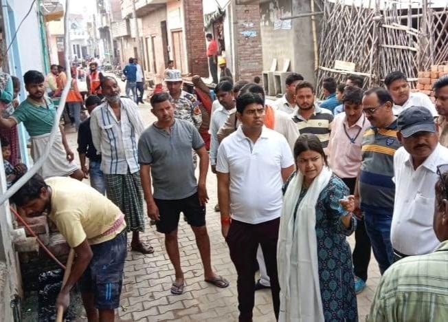 Mayor's siege, services of contract cleaning worker terminated