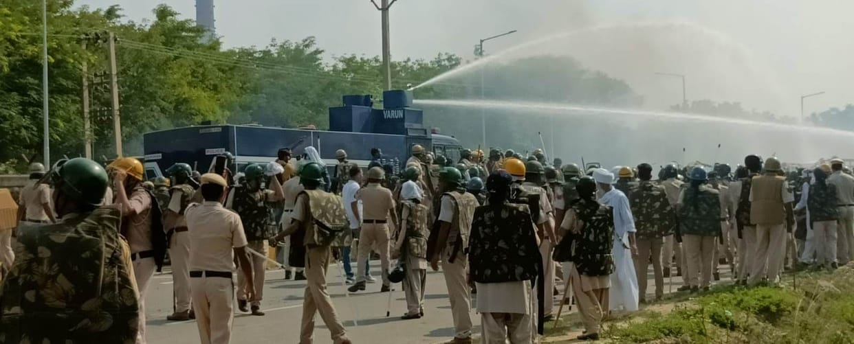One killed, more than 12 people injured, three policemen involved in clashes with agitators and police