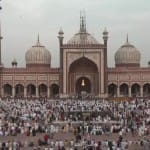 जामा मस्जिद में नमाज अदा करने के लिए जमा हुए नमाजी