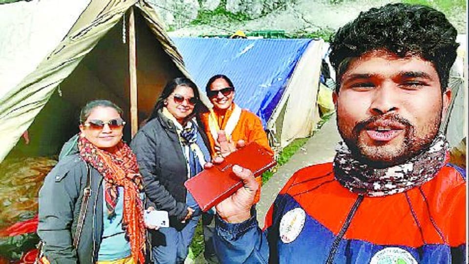 Amarnath Cloudburst Poonam had gone to visit when disaster came she became a helper