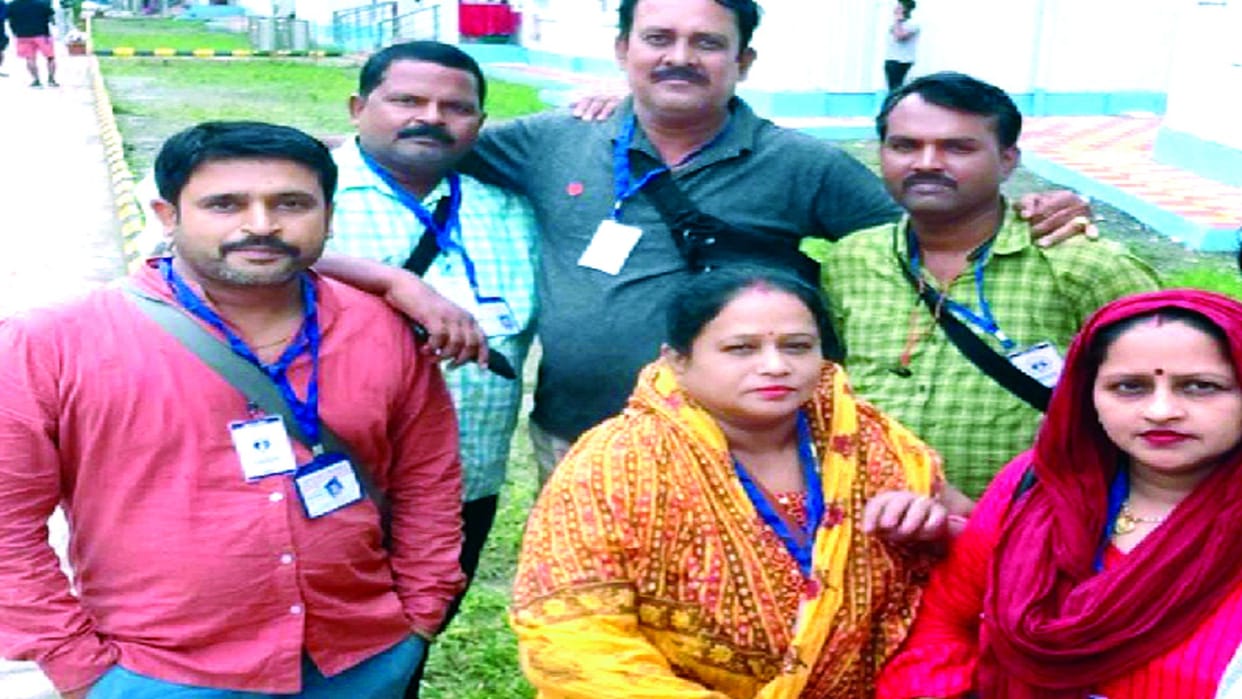 amarnath yatra: Eight devotees of Belha were also trapped in the accident due to cloudburst near Amarnath cave, stopped in military camp
