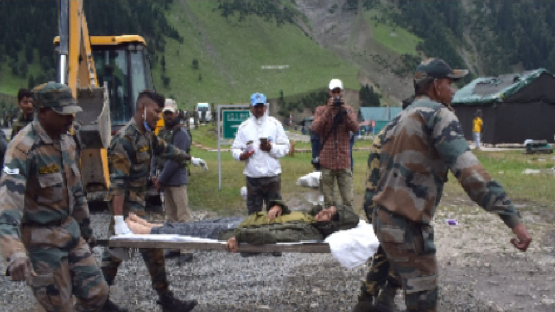 amarnath yatra latest news and photos today cloudburst in amarnath dham latest news
