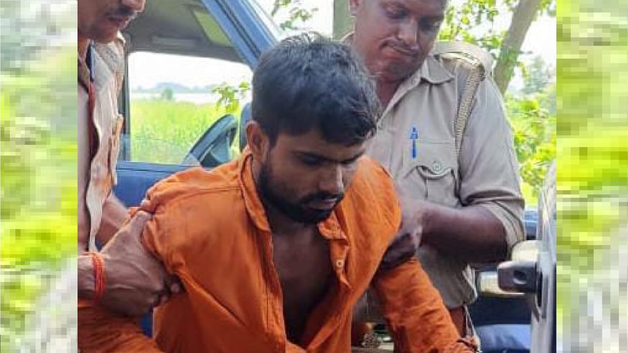 Animal smuggler was arrested by police in encounter escaped from hospital