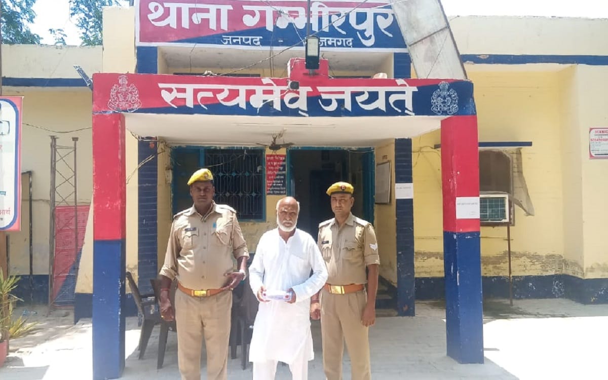 Eid ul Adha harsh firing after namaz of bakrid in masjid in Azamgarh police arrested accused and sent him to jail