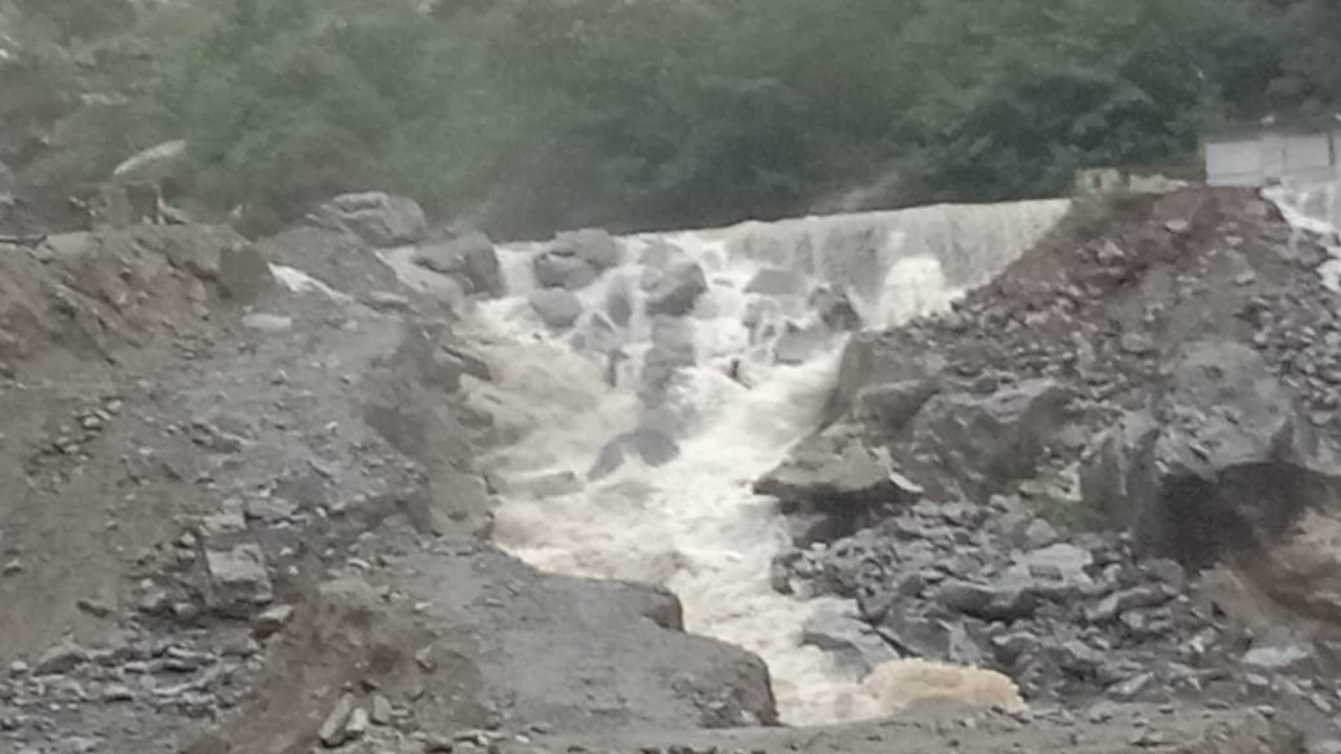 Weather Update: heavy rain in Uttarakhand,161 roads closed including nine state roads due to rain