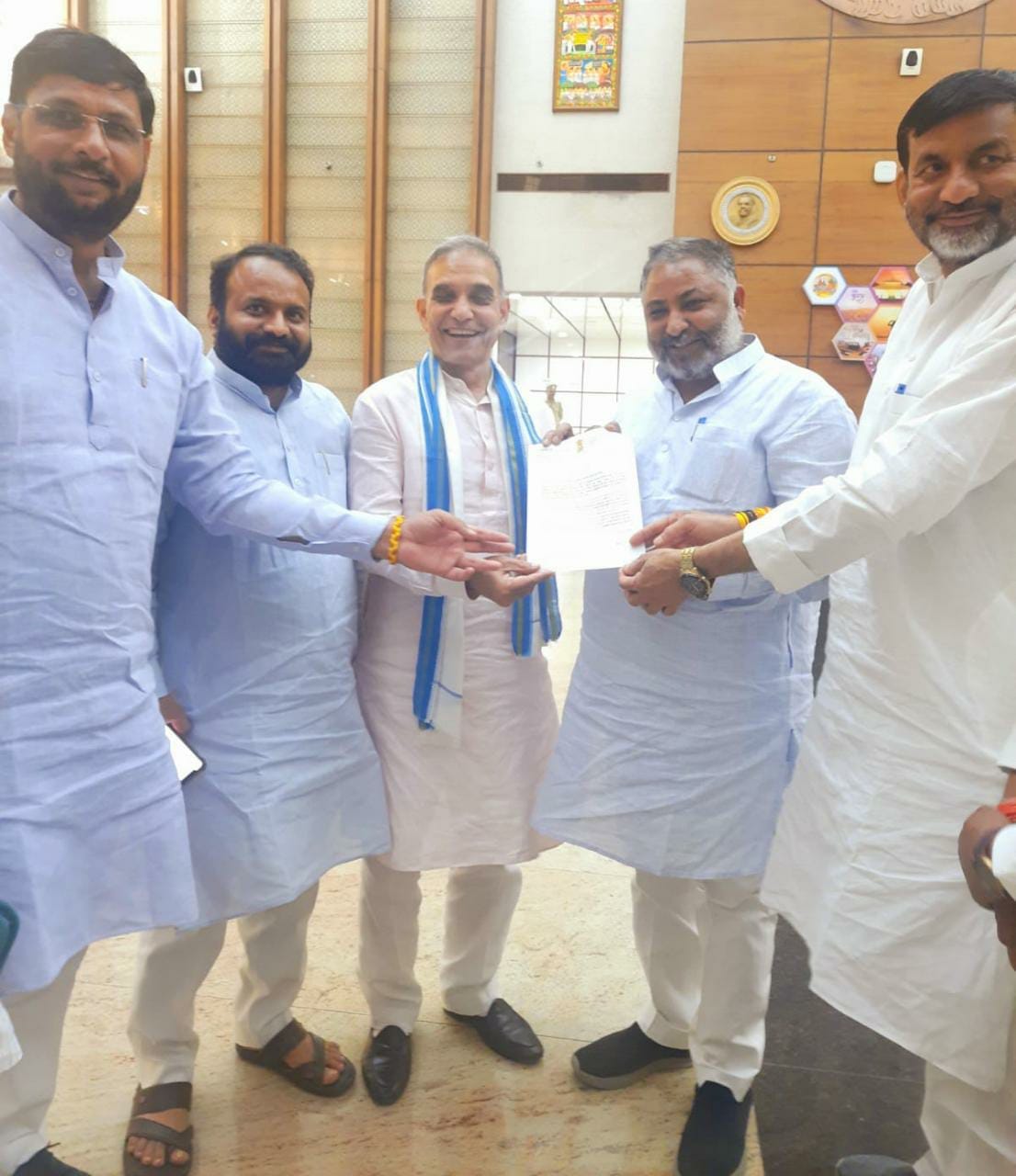 MP met the Transport Minister to build a bus stand