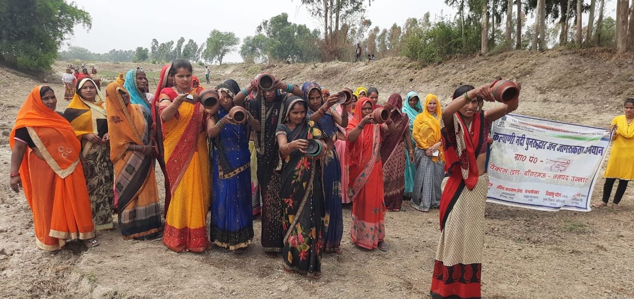 Unnao: Women worshiped Kalyani river