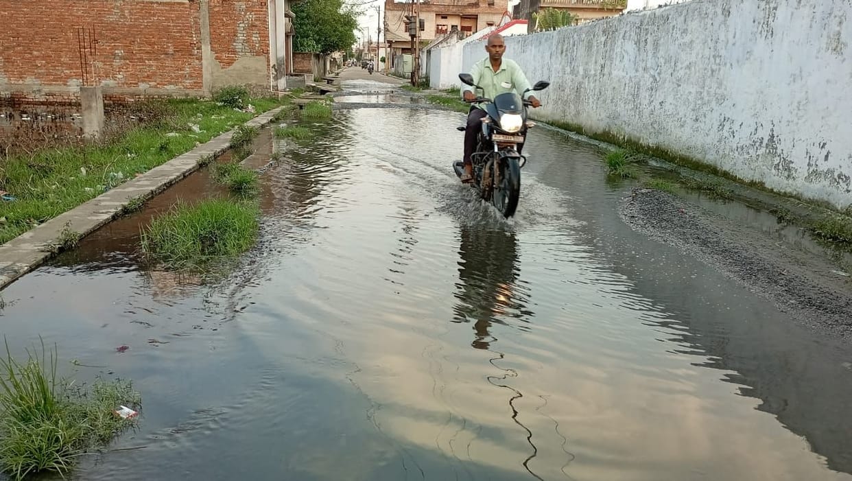 Waterlogging at places due to rain, pedestrians upset