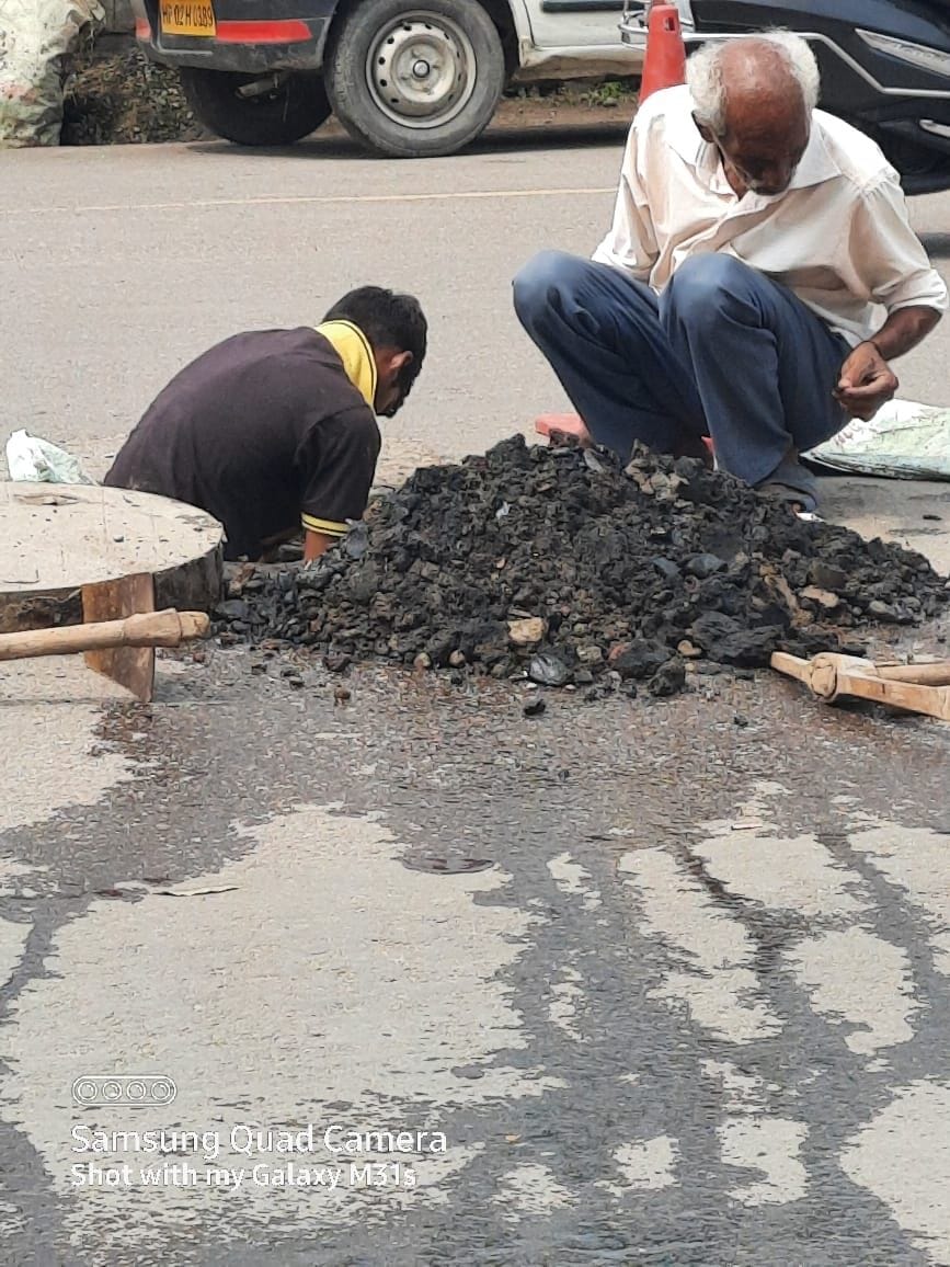 Jal Shakti Department repaired sewerage chambers