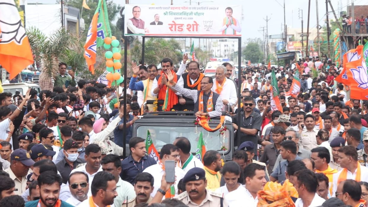 CM Shivraj Singh Chouhan held road shows and public meetings in Ratlam and Dewas