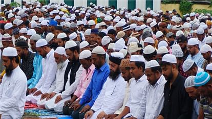 Eid-ul-adha Namaz In Eidgah And Mosques, Bakrid 2022 Celebrated Peacefully In Uttarakhand, See Photos - Amar Ujala Hindi News Live - Eid-ul-adha:देश की सलामती और तरक्की के लिए दुआओं में उठे हाथ,