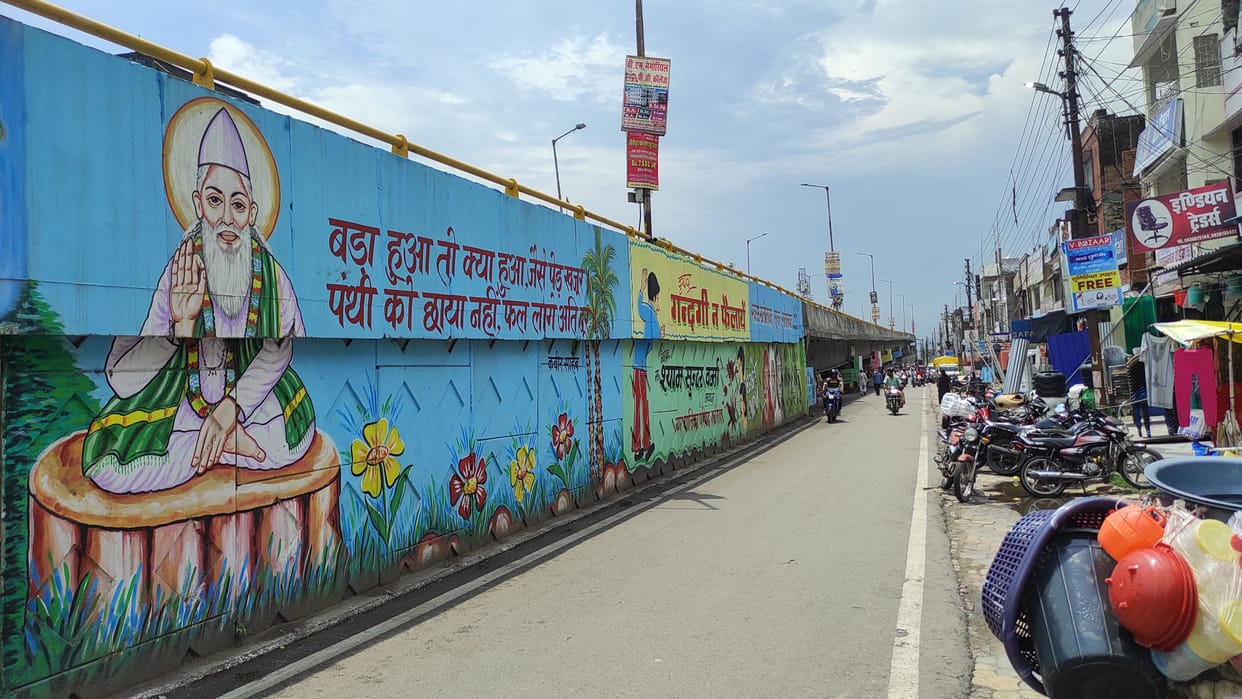 shahar ko kabeeramay banaane mein jutee nagar paalika