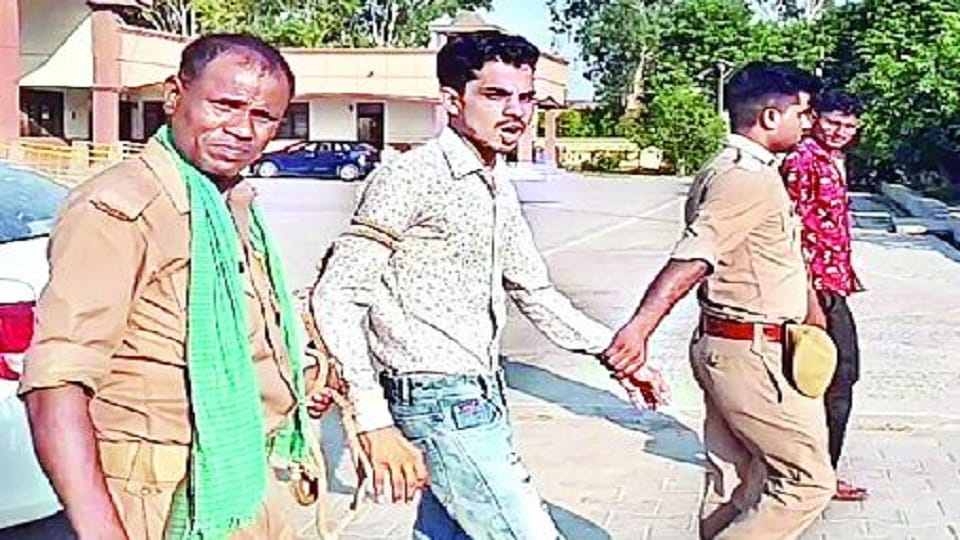 Cm Yogi Adityanath Fan Yameen sent to jail by police