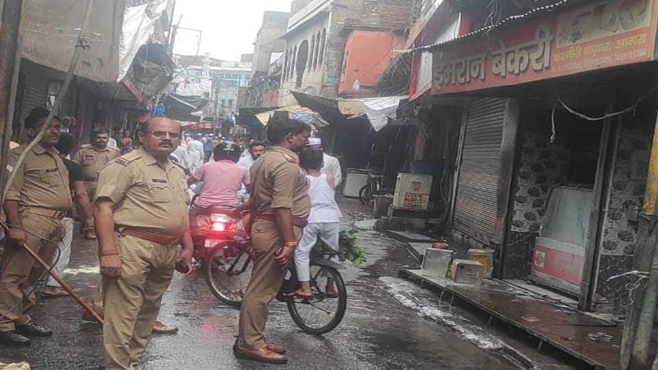Fire broke out in bakery shop in Agra