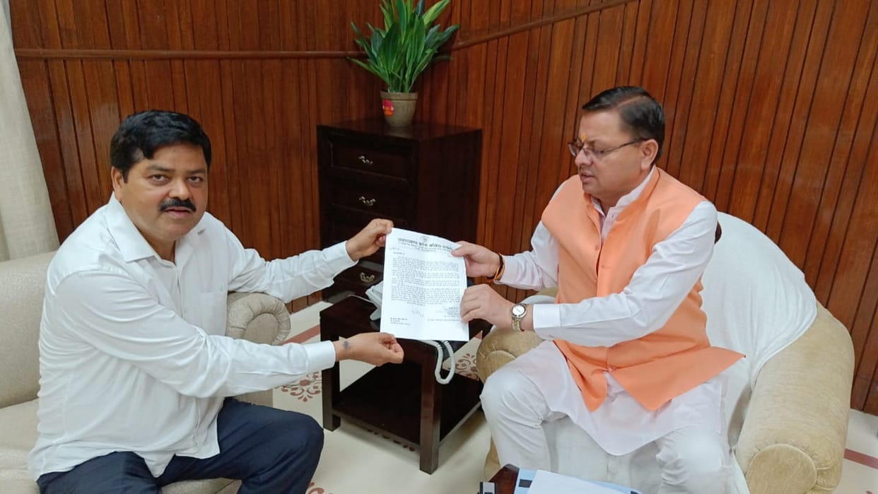 Former State Congress President Ganesh Godiyal met Chief Minister Pushkar Singh Dhami 