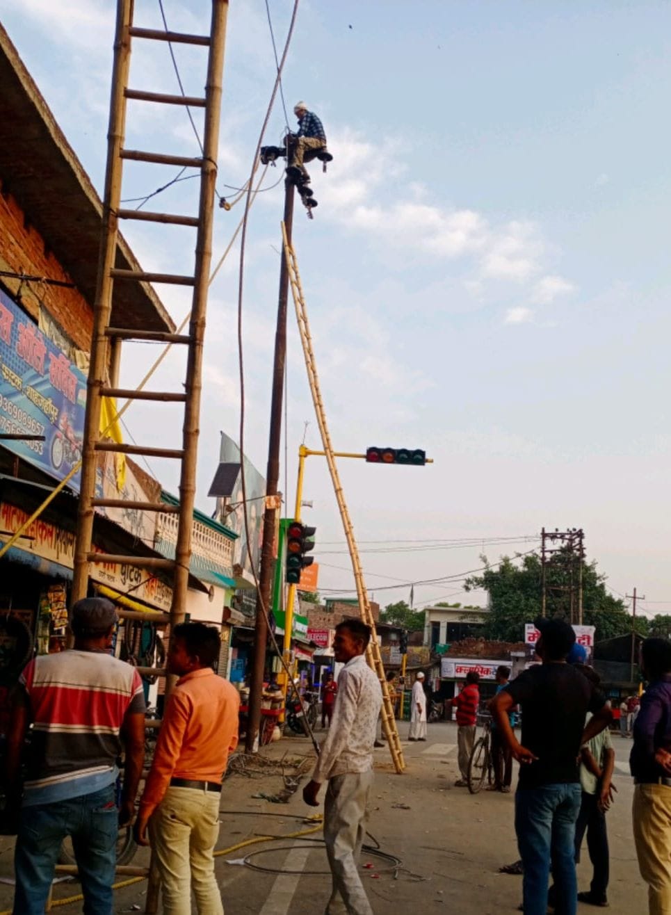 Electricity pole fell in Kakra due to storm, many lines were broken