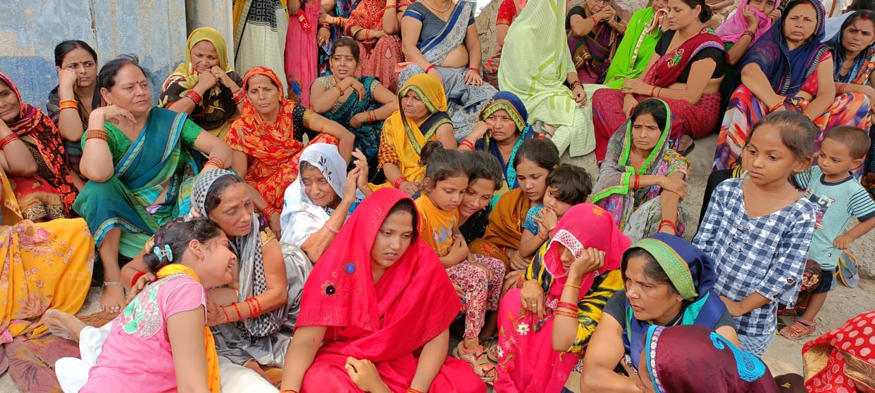Kanpur Dehat : Guard dies in concrete plant, uproar by family members, accused of murder