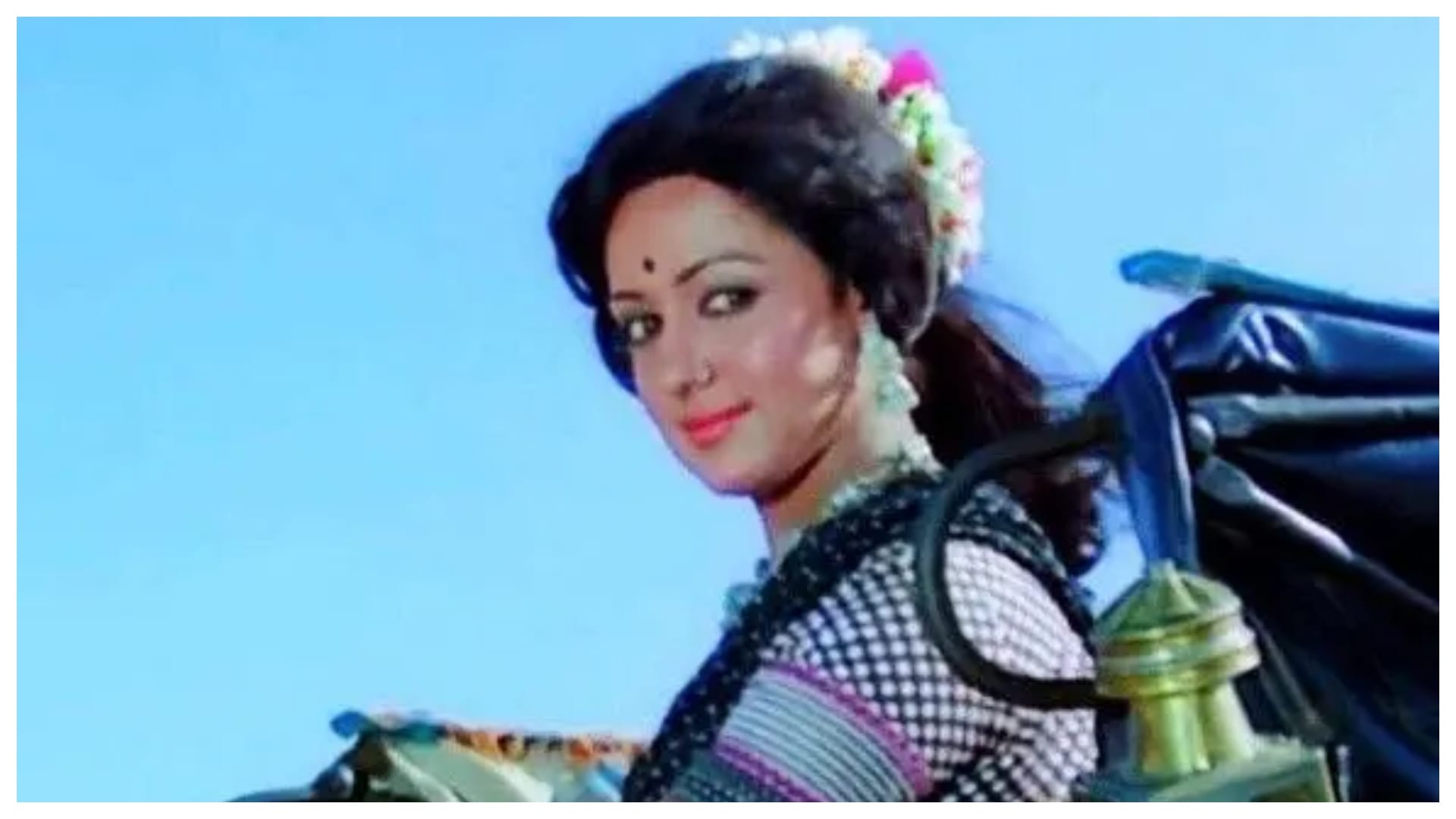 Actor Dharmendra gave 2000 Rupees to Hug Actress Hema Malini on Set Know All Story in Hindi