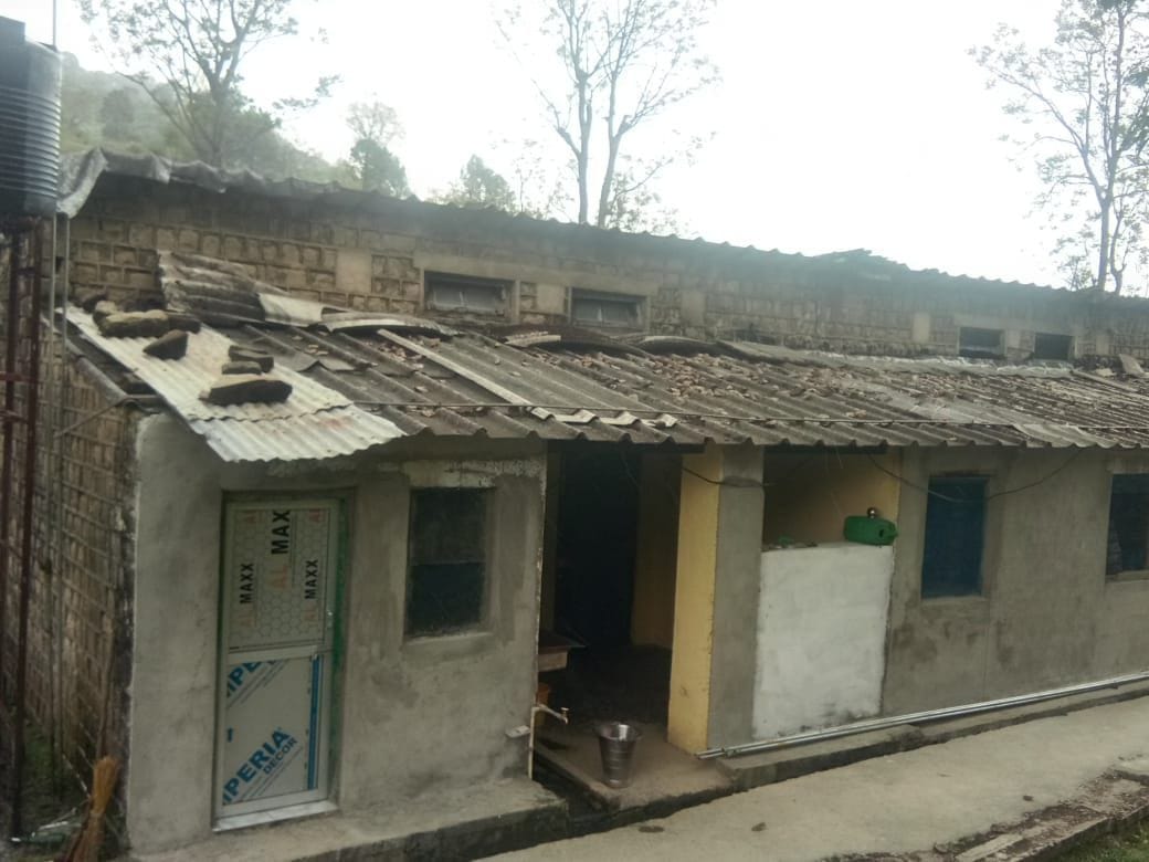 Fear of collapse of dilapidated buildings in the rain