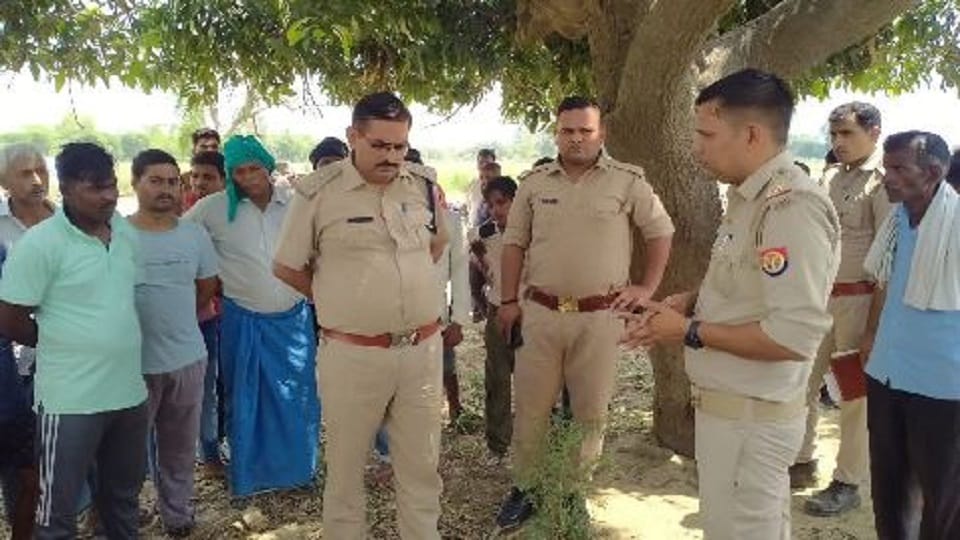 11 year old boy dead body found hanging from tree in Mainpuri