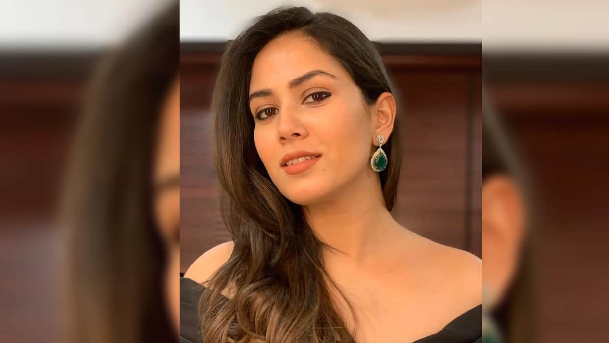 shahid kapoor wife meera rajput stopped at airport because she was carrying gobhi shalgam achaar in luggage