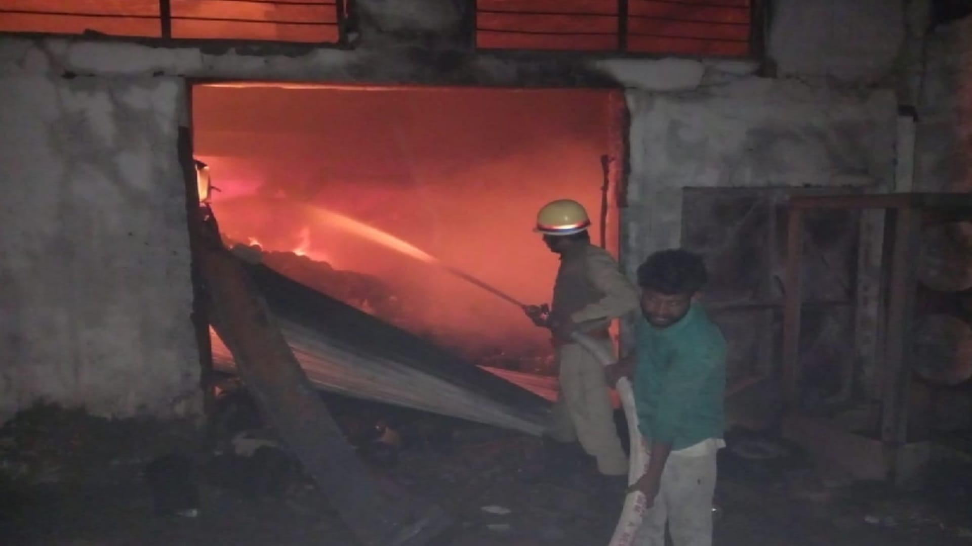 Fire continued in Meeerut factory for five hours, firefighters and six fire brigade vehicles made sevral rounds