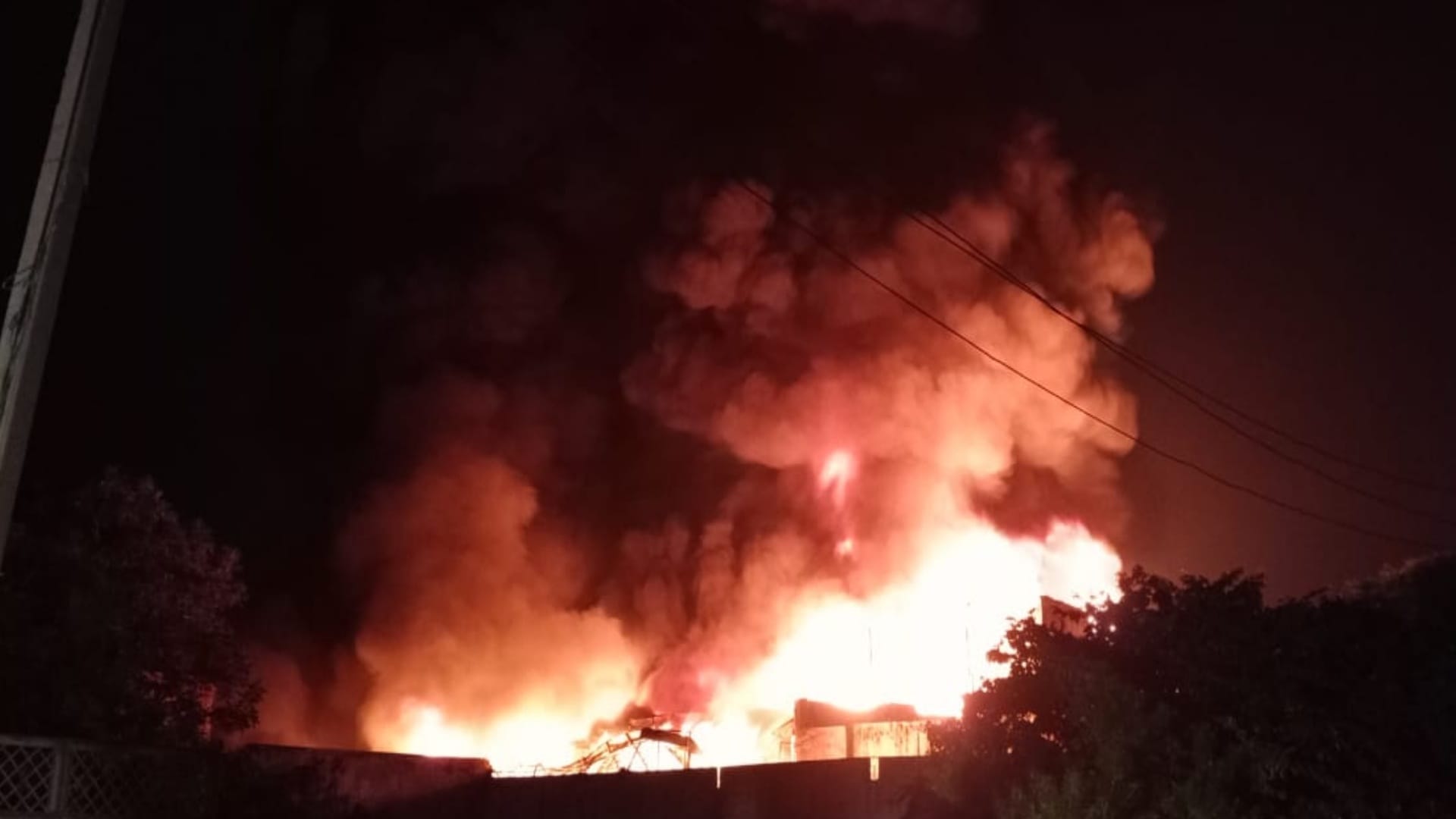 Fire continued in Meeerut factory for five hours, firefighters and six fire brigade vehicles made sevral rounds