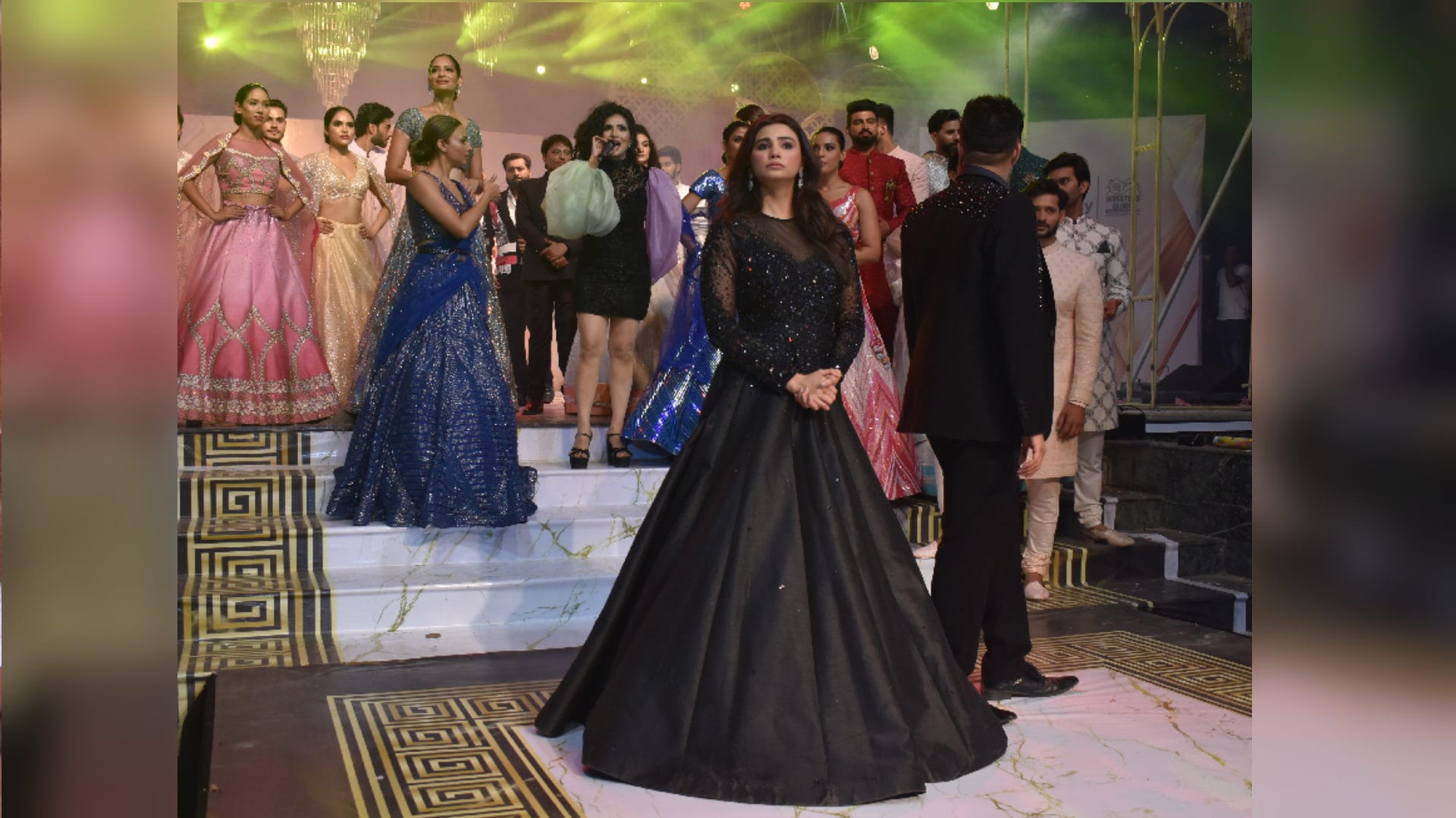 Fashion Show: Actress Daisy Shah walked the ramp wearing silk fabric, models