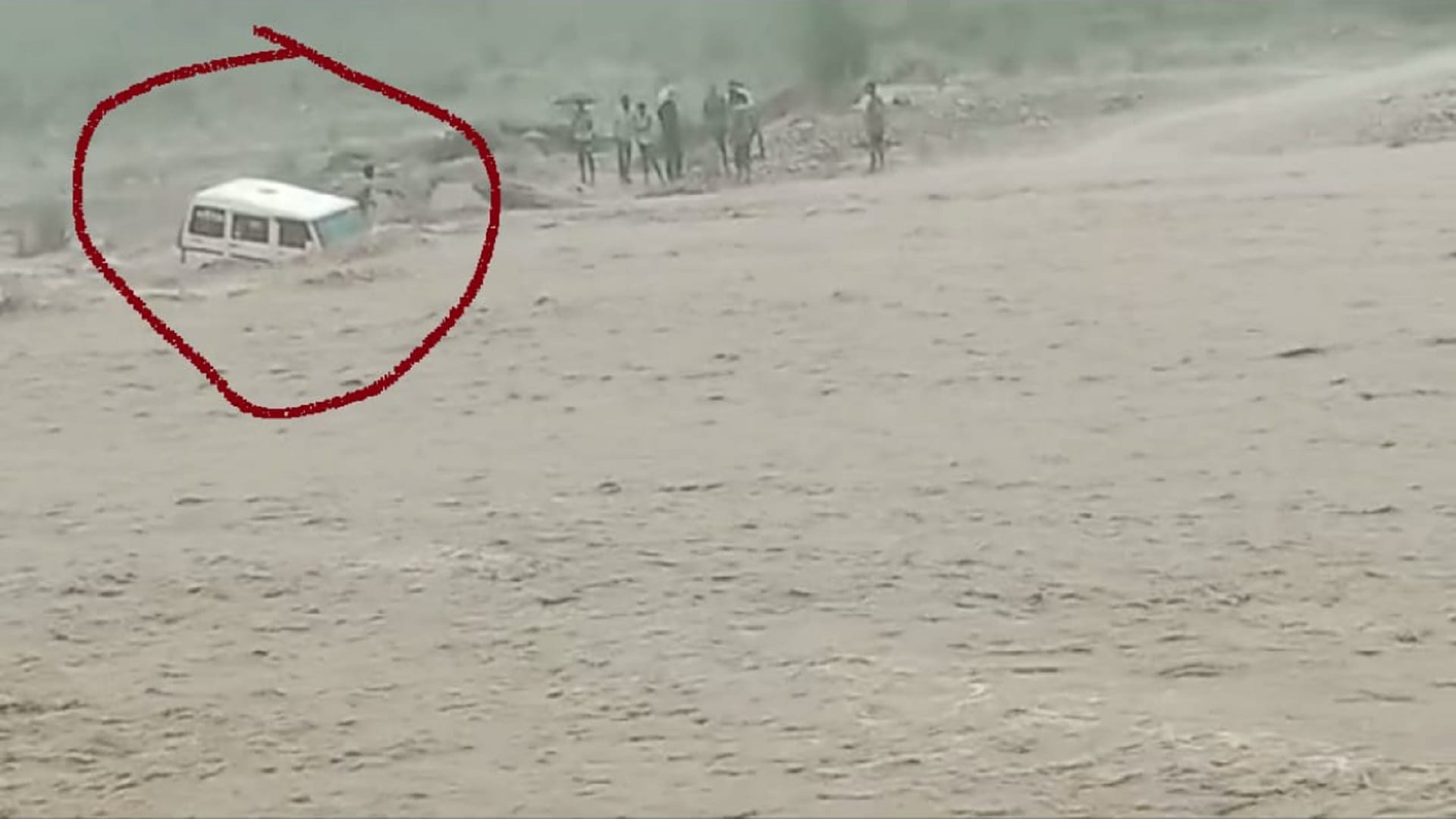 Many villages cut off due to rain in Saharanpur and vehicles stuck in the river see photos