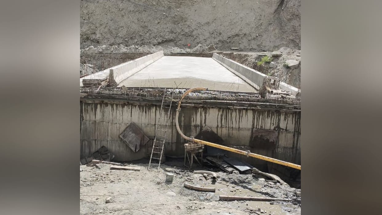 two bridge construction on manali leh road