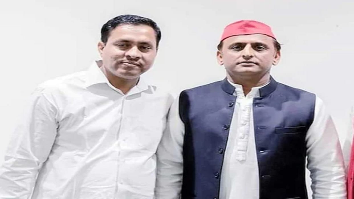 Teacher terminated for making indecent remarks on Modi and Yogi from stage during assembly elections