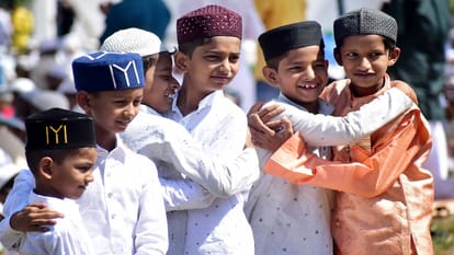 Thousands of hands raised for peace in God Bargah on Eid-ul-Adha