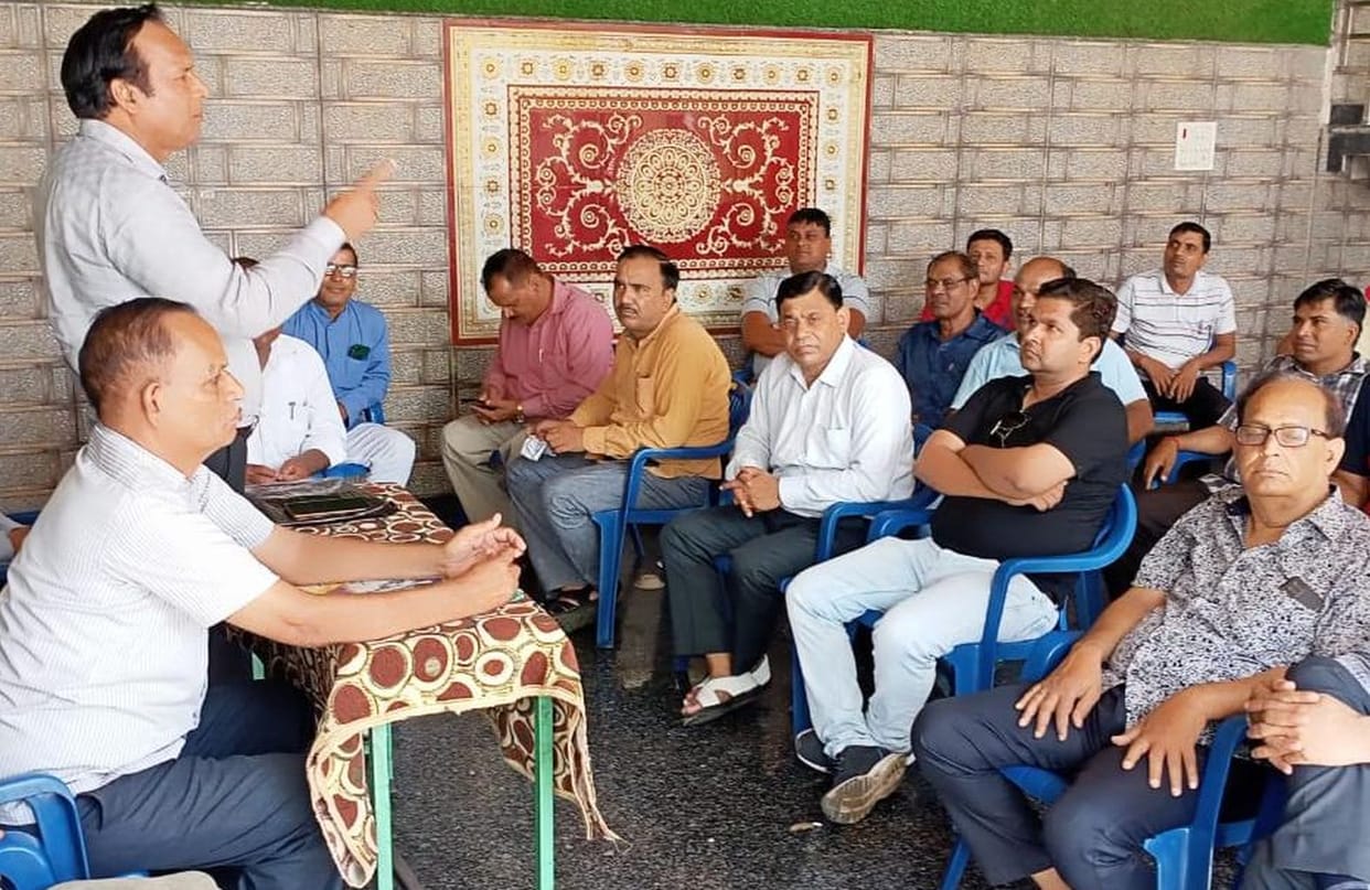 Farrukhabad: Teachers will agitate over delay in salary