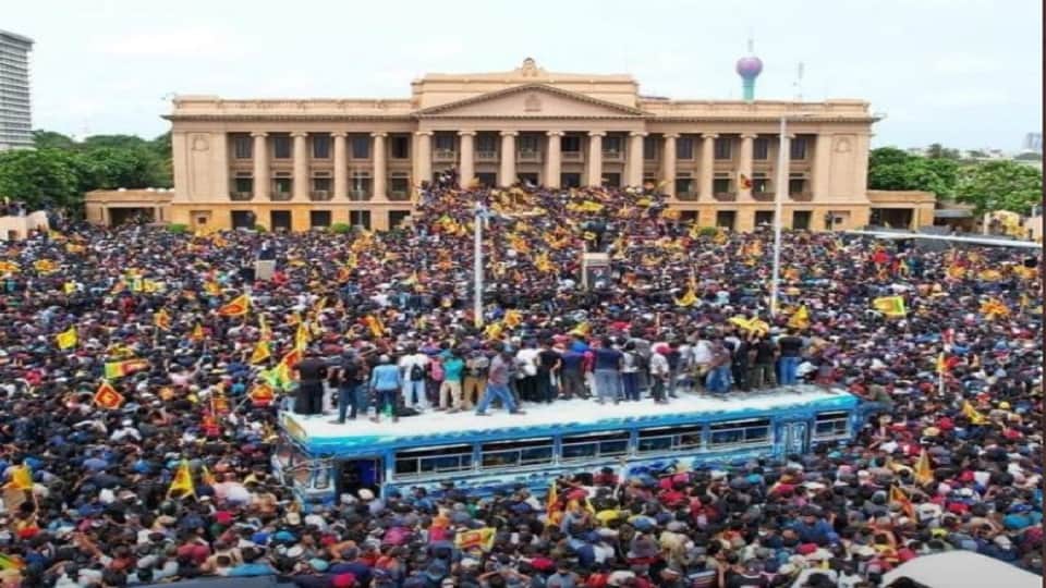 Srilanka Crisis: President of Sri Lanka fled to Maldives, Emergency imposed in the country, know what will happen next?
