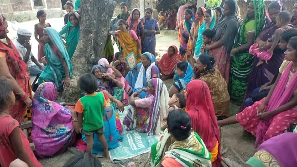Maharajganj Two boys died due to drowning in Chandan river, friends survived