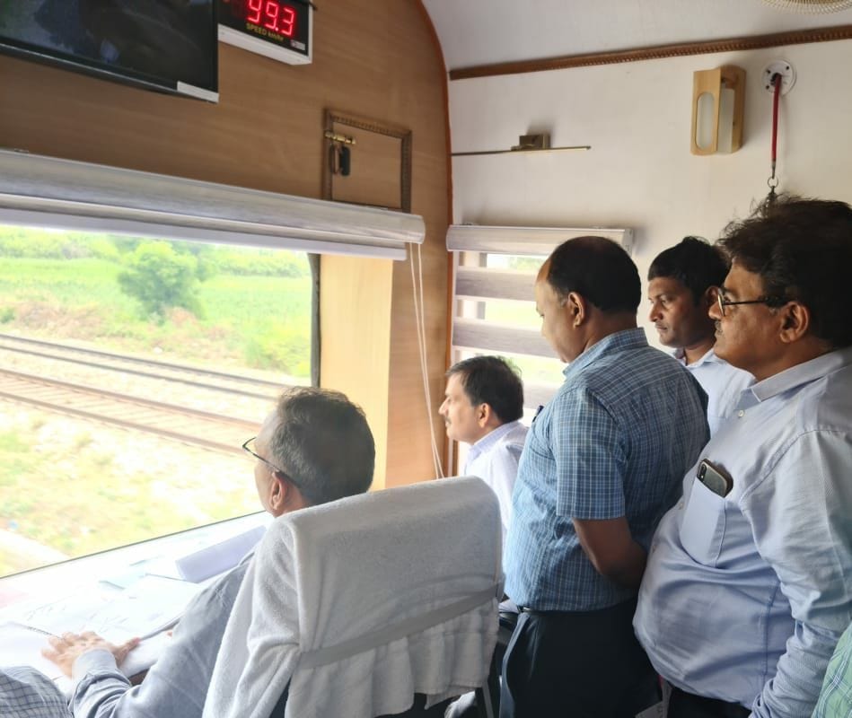 Auraiya: General Manager inspected DFC with window trailing