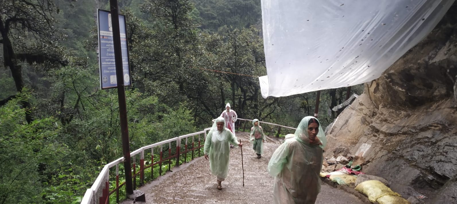 Uttarakhand Weather: Rain in Uttarakhand, Badrinath highway, 6500 passengers stranded at different places including Badrinath and Sonprayag, See Photos