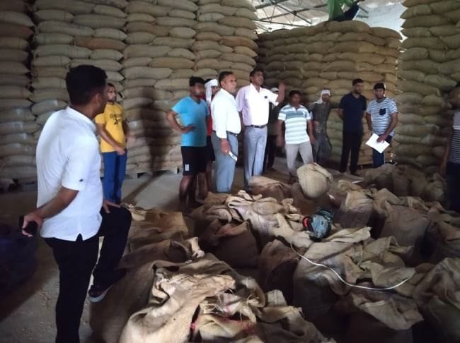 Raid in the warehouse, less wheat was found in the bag