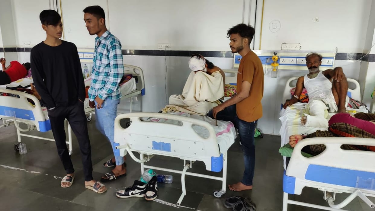 Chhindwara: One killed, seven injured due to overturning of promotional vehicle, accident occurred due to uncontrolled pickup of Chaurai bypass