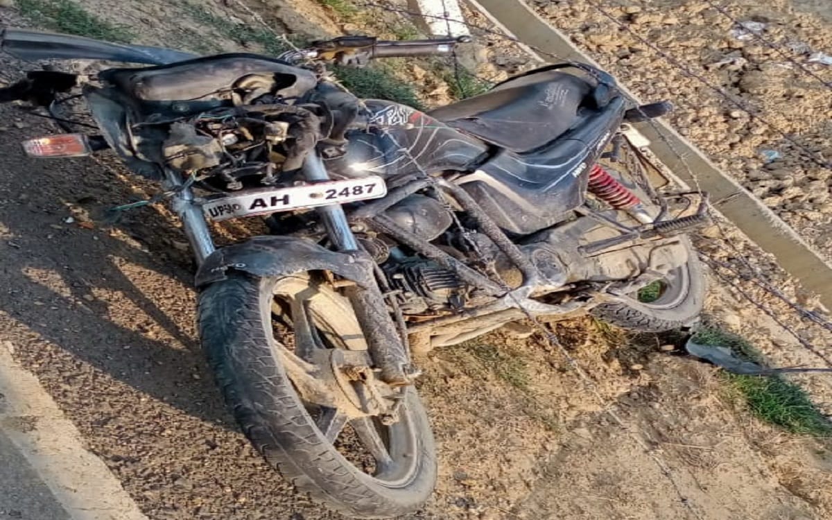 Bike rider dies after trapped in barbed wire in azamgarh accident on service lane of Purvanchal Expressway