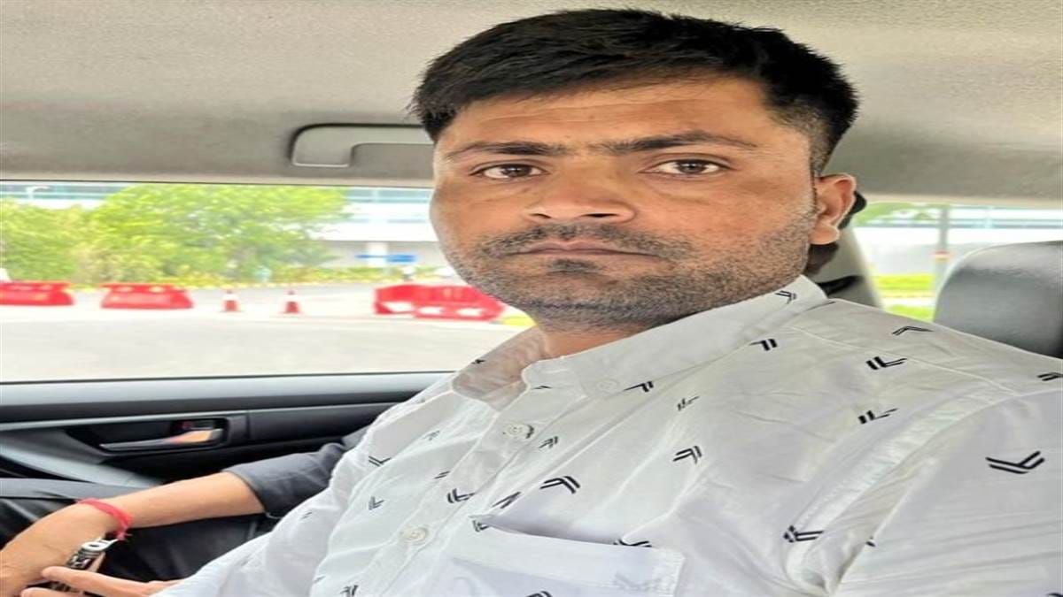 UP Stf arrest murder accused from delhi airport who is wanted in azamgarh he  ran abroad in 2016