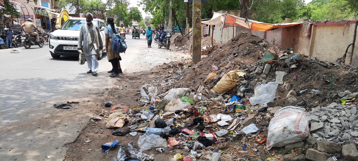 Banda: Drains choke, dirty water flowing on the road