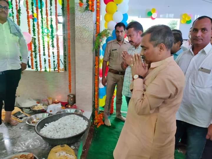 Floods gathered at the annual festival of Jadaudapanda Jud temple