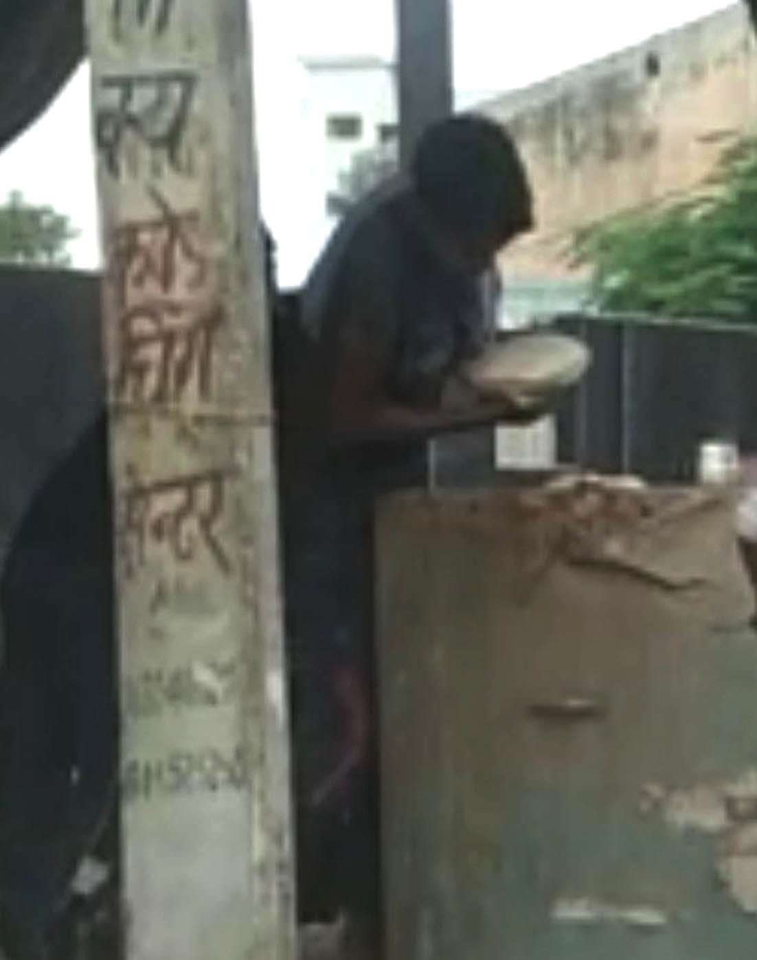 Video of making roti by spitting in hotel goes viral