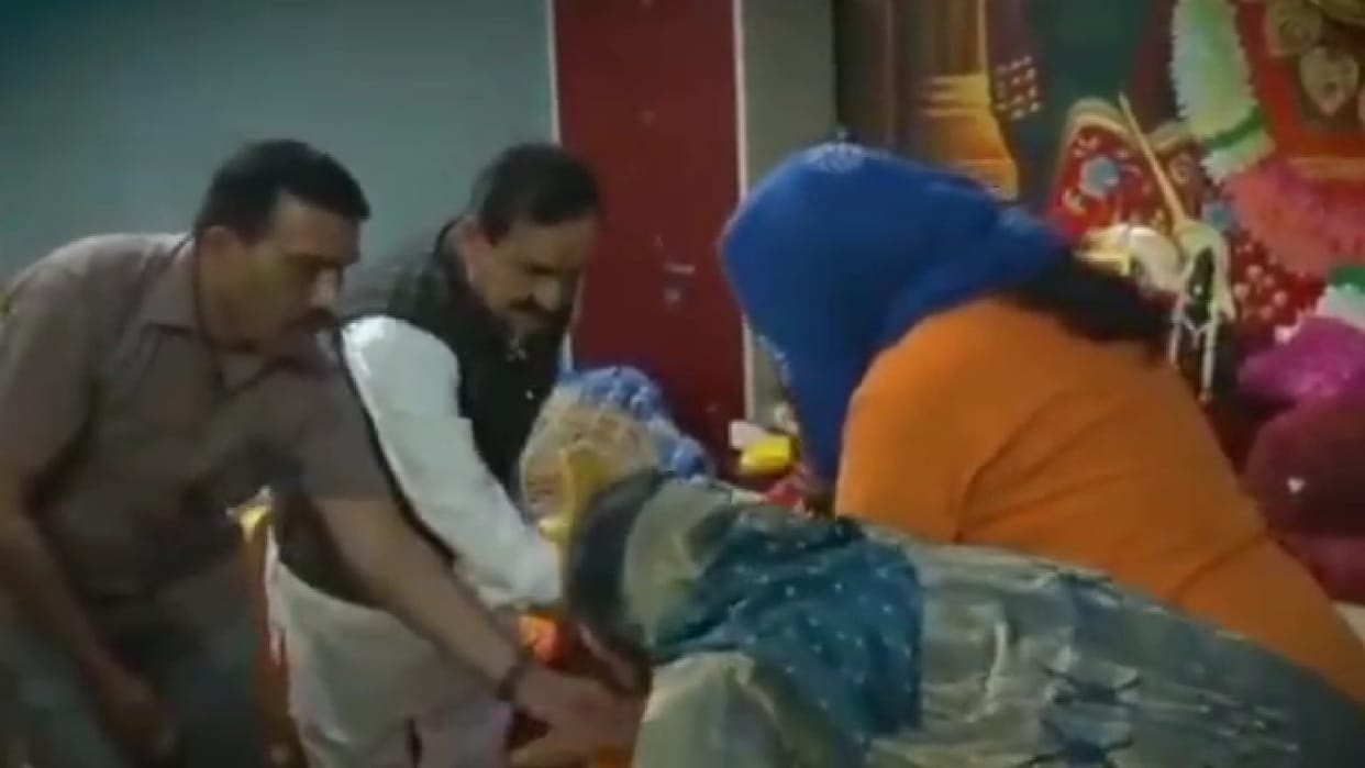 Chhatarpur: Home Minister Narottam Mishra invited Pt. Dhirendra Krishna Shastri for storytelling, worshiped in Bageshwar Dham