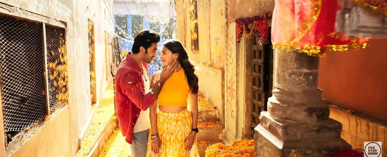 Ranbir Kapoor Alia Bhatt Film Brahmastra song Kesariya will release on 17 july