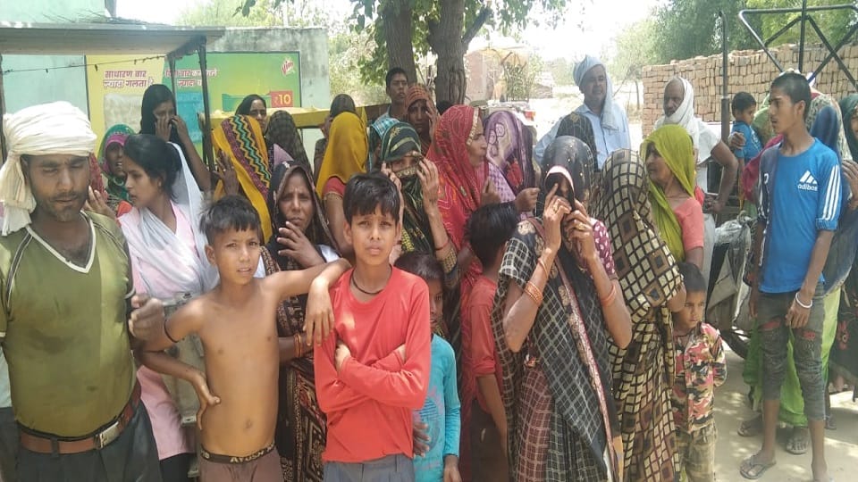 suddenly five year old boy down into earth by 15 feet in tundala Firozabad news