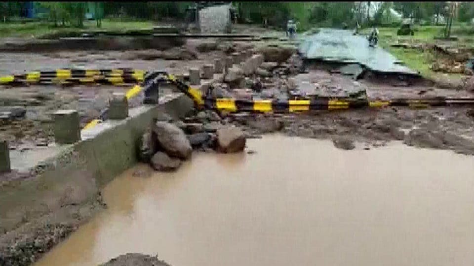 76 people died due to rain in maharashtra and  bridge washed away in gujarat