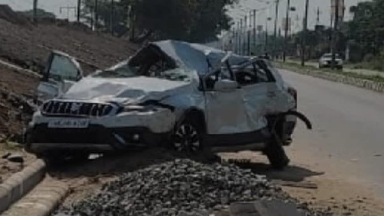 Gorakhpur Accident Uncontrolled car overturns near Barhuan two businessman sons killed